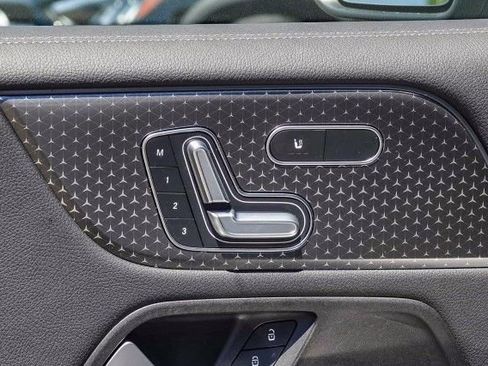 Used 2024 Mercedes-Benz EQB 300 4MATIC image 21