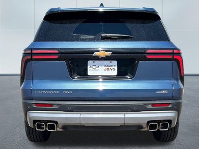 Used 2025 Chevrolet Traverse LT