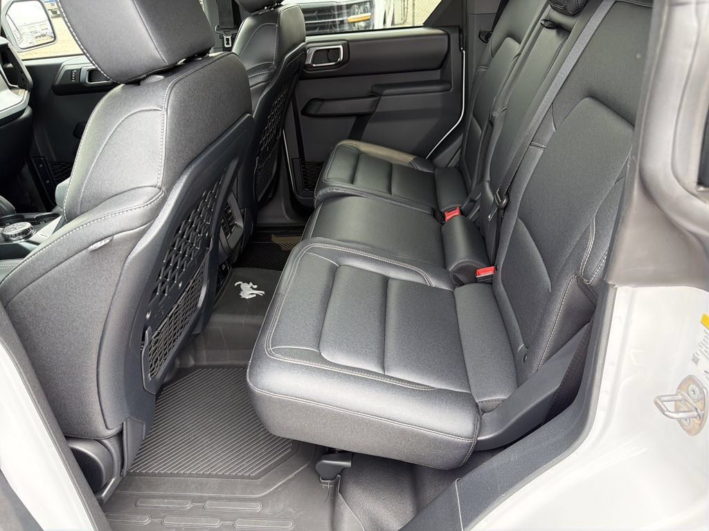 Used 2025 Ford Bronco Badlands AWD/4WD image 13