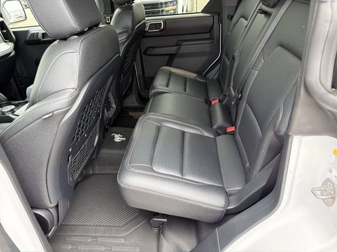 Used 2025 Ford Bronco Badlands AWD/4WD image 13