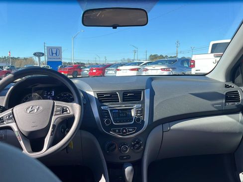 Used 2015 Hyundai Accent GLS w/ Option Group 02 image 9