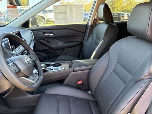 New 2026 Nissan Rogue SV w/ SV Premium Package FWD image 5