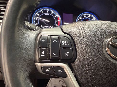 Used 2016 Toyota Highlander XLE image 26