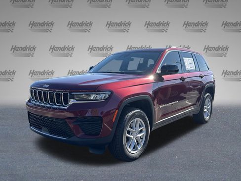 New 2025 Jeep Grand Cherokee Laredo image 4