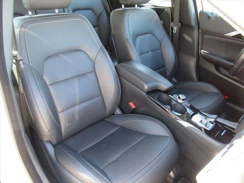 Used 2018 INFINITI QX30 Premium w/ Navigation Package image 9