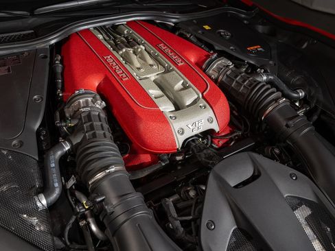 Certified 2022 Ferrari 812 GTS RWD image 42