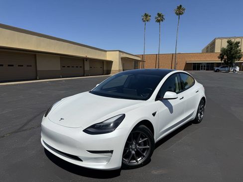 Used 2023 Tesla Model 3 Standard Range RWD image 3