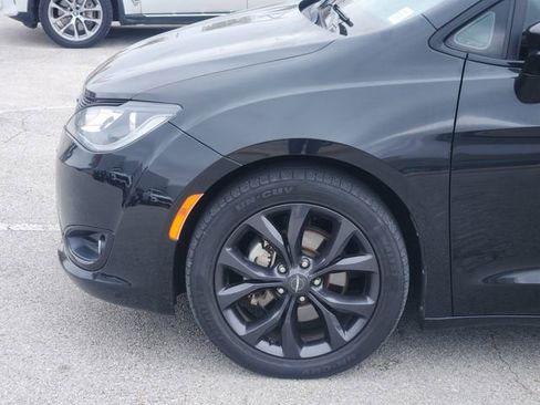 Used 2020 Chrysler Pacifica Touring-L w/ S Appearance Package image 5