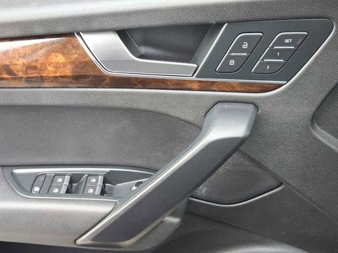 Used 2018 Audi Q5 2.0T Premium Plus w/ Premium Plus Package image 22