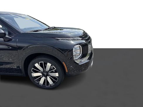 New 2025 Mitsubishi Outlander SE image 2