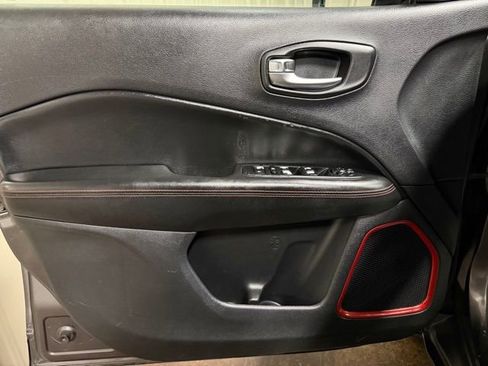 Used 2019 Jeep Compass Trailhawk AWD/4WD image 12