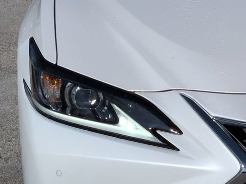 Used 2022 Lexus ES 350 w/ Premium Package FWD image 9