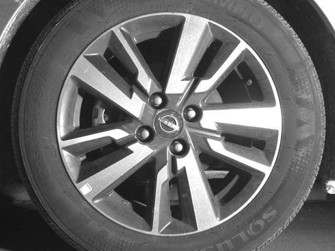 Used 2025 Nissan Versa SV image 12