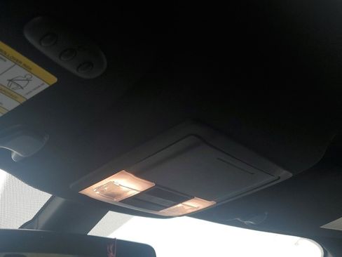 Used 2019 Ford Explorer XLT w/ Equipment Group 202A image 12