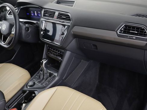 Used 2023 Volkswagen Tiguan SE w/ Panoramic Sunroof Package AWD/4WD image 19
