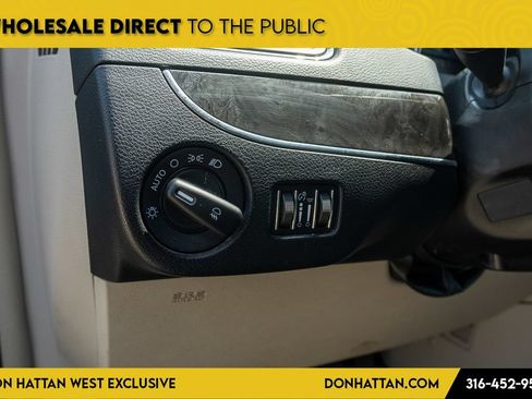 Used 2012 Chrysler Town & Country Touring w/ Entertainment Group #1 FWD image 14