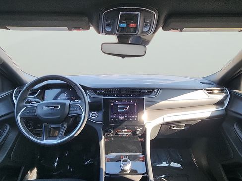 Used 2025 Jeep Grand Cherokee L Laredo AWD/4WD image 9