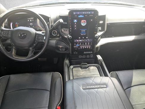 Used 2025 RAM 3500 Limited AWD/4WD image 17