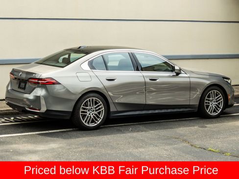 Used 2024 BMW 540i xDrive AWD/4WD image 8