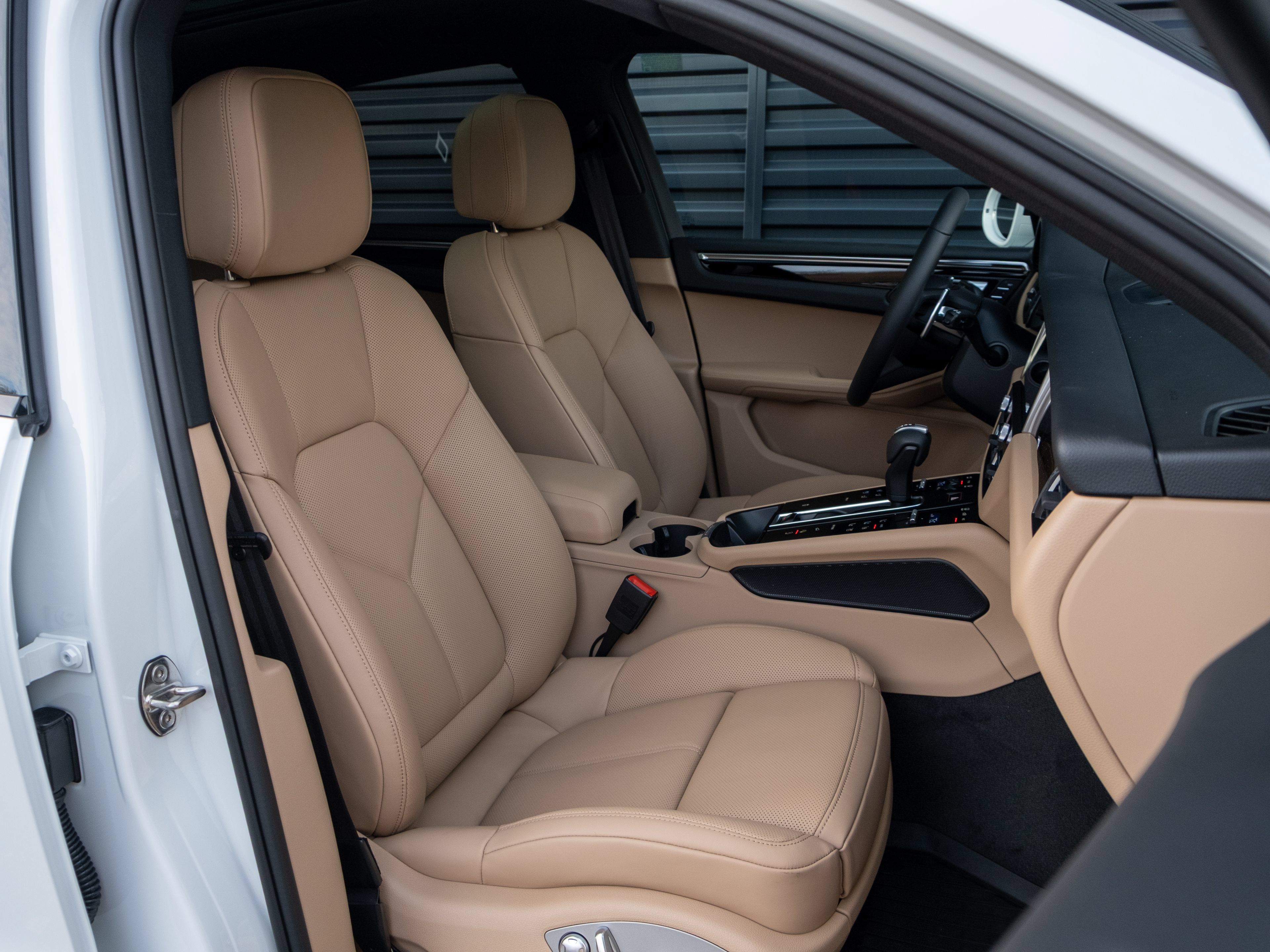 Certified 2026 Porsche Macan AWD/4WD image 38