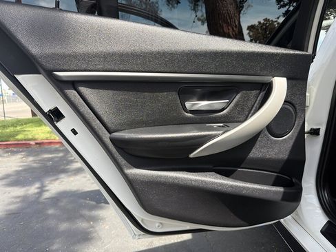 Used 2014 BMW 320i Sedan RWD image 17
