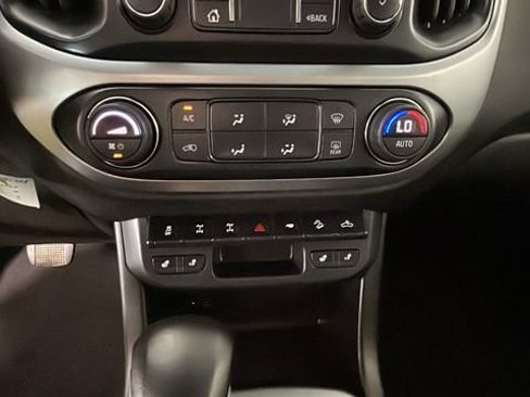 Used 2022 Chevrolet Colorado ZR2 AWD/4WD image 21