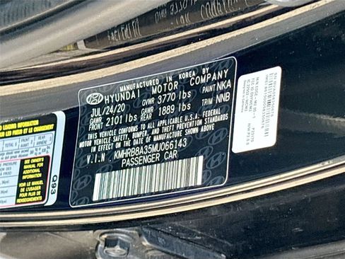 Used 2021 Hyundai Venue SE FWD image 29