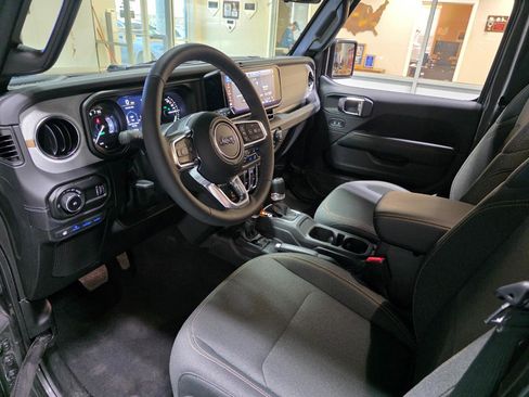 Used 2025 Jeep Wrangler Sahara w/ Safety Group image 16
