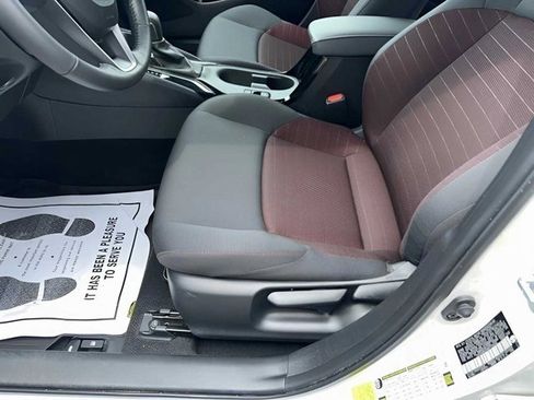 Used 2024 Toyota Corolla SE image 5