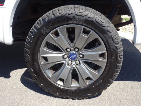 Used 2016 Ford F150 Lariat w/ Equipment Group 502A Luxury AWD/4WD image 26