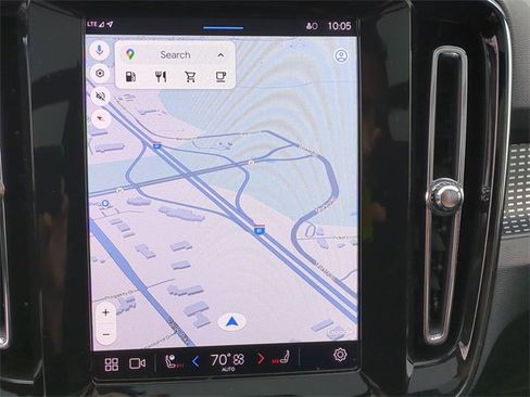 Used 2025 Volvo XC40 B5 Plus image 11