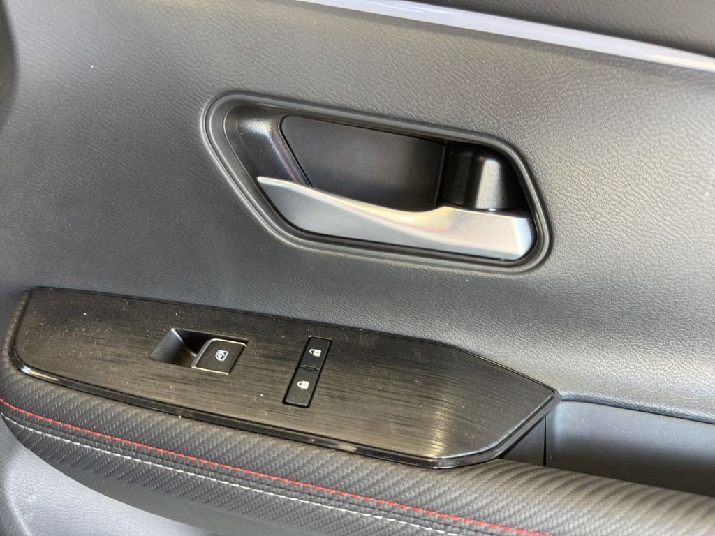 Used 2025 Nissan Kicks SR AWD/4WD image 15