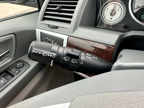 Used 2010 Chrysler Town & Country Touring FWD image 18