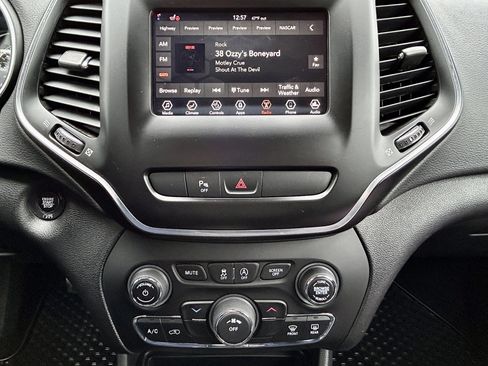 Used 2020 Jeep Cherokee Latitude Plus w/ Cold Weather Group image 32