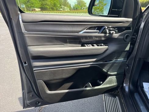 New 2026 Jeep Grand Wagoneer Summit AWD/4WD image 15
