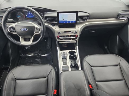 Used 2023 Ford Explorer XLT w/ Equipment Group 202A image 11