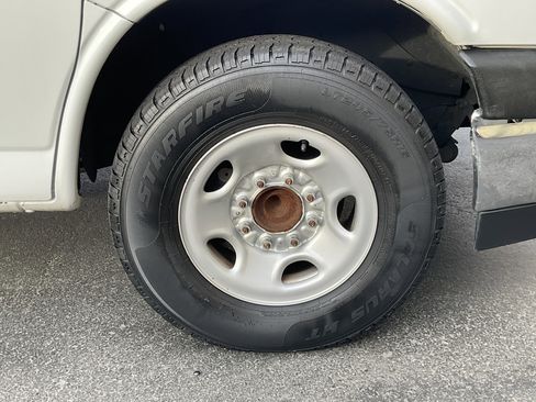 Used 2019 Chevrolet Express 2500 LT w/ LT Preferred Equipment Group image 10