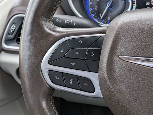 Used 2021 Chrysler Pacifica Touring-L FWD image 24