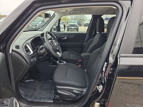 Used 2018 Jeep Renegade Latitude image 10