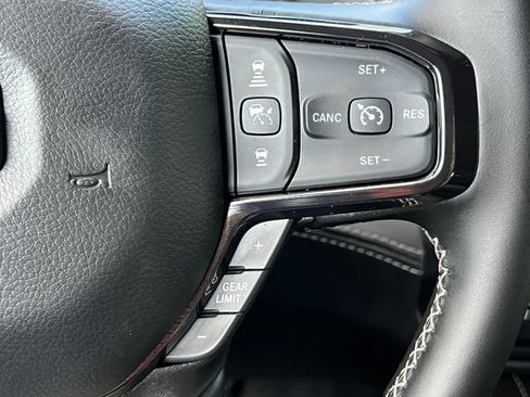 Used 2025 RAM 2500 Limited AWD/4WD image 31