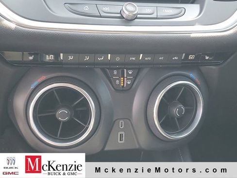 Used 2021 Chevrolet Blazer LT image 18