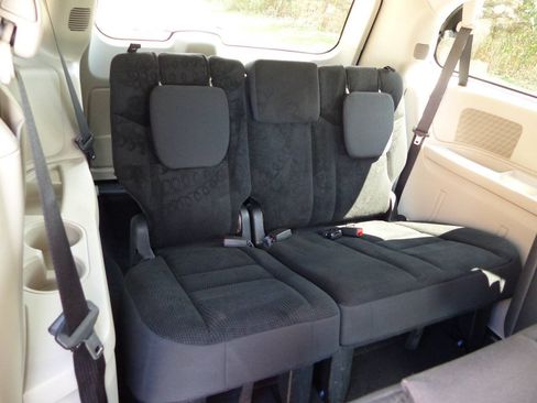Used 2019 Dodge Grand Caravan SE FWD image 43
