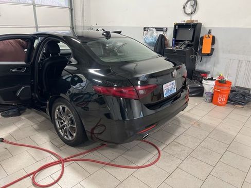Used 2018 Alfa Romeo Giulia Base image 7