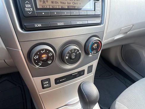 Used 2012 Toyota Corolla LE FWD image 13