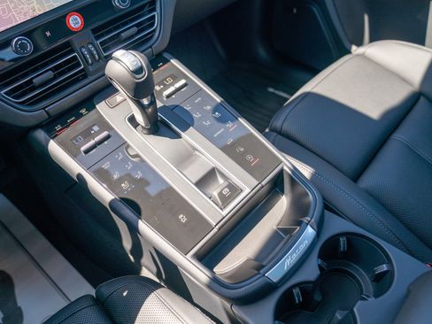 Certified 2026 Porsche Macan AWD/4WD image 20
