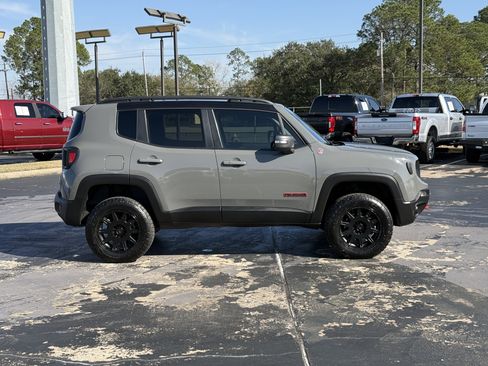 Used 2021 Jeep Renegade Trailhawk w/ Sun & Sound Group image 12