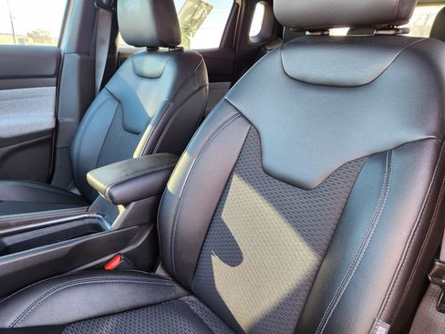 Used 2025 Jeep Compass Latitude image 22