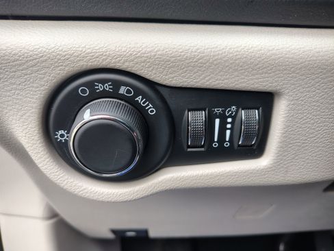 Used 2024 Chrysler Voyager LX FWD image 37