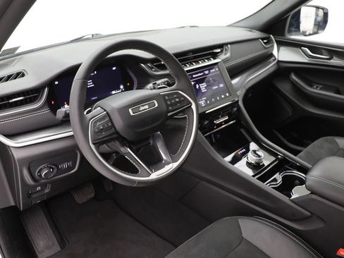 Used 2023 Jeep Grand Cherokee Altitude AWD/4WD image 13