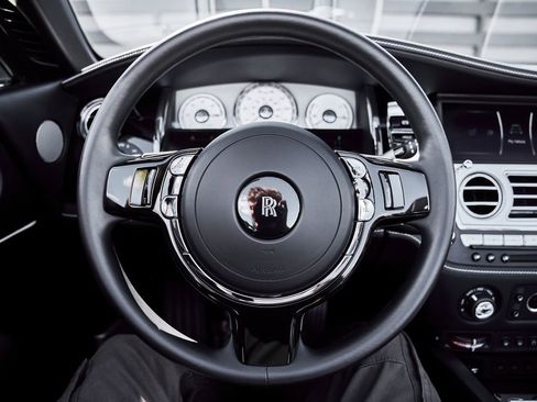 Used 2018 Rolls-Royce Dawn RWD image 48